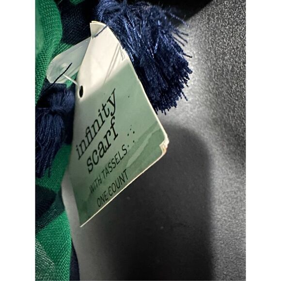NEW WITH TAGS BEAUTIFUL blue and green polka dots designed infinity tassel SCAR - Picture 4 of 4